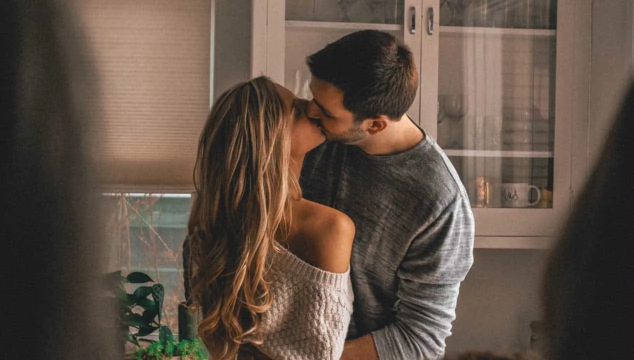 Have you ever been stuck for a date night idea? Are you worried about how expensive dates can get? Here's 11 Date Night Ideas That Won't Break the Budget.