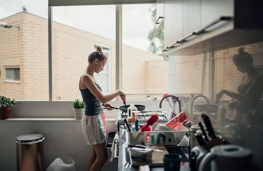 You know those times when you just don't have money for groceries and you need to eat something budget friendly? Here's some ideas of what you can eat when you don't have any money, or when you want to save a ton of money on food.