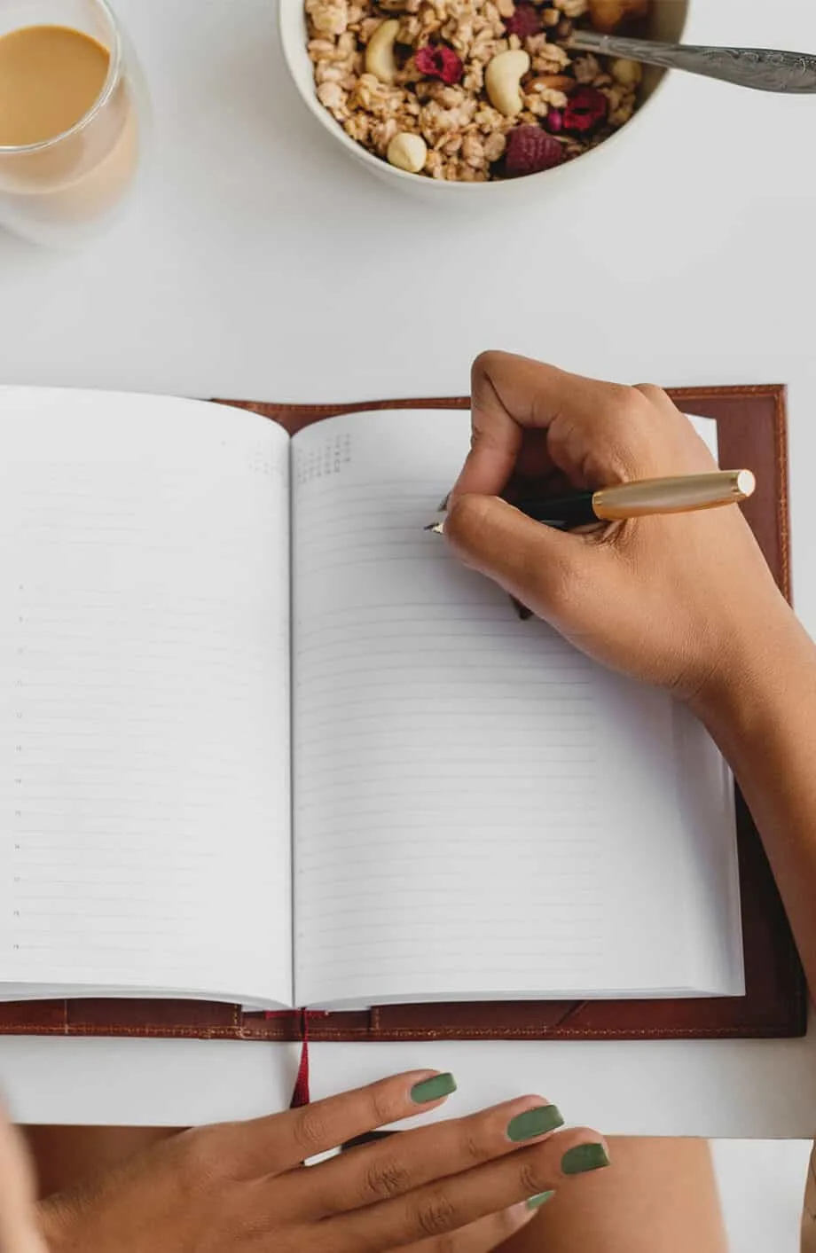 Daily routines are a brilliant way to help simplify your life, reduce overwhelm, and help you feel like you're in control of your day.