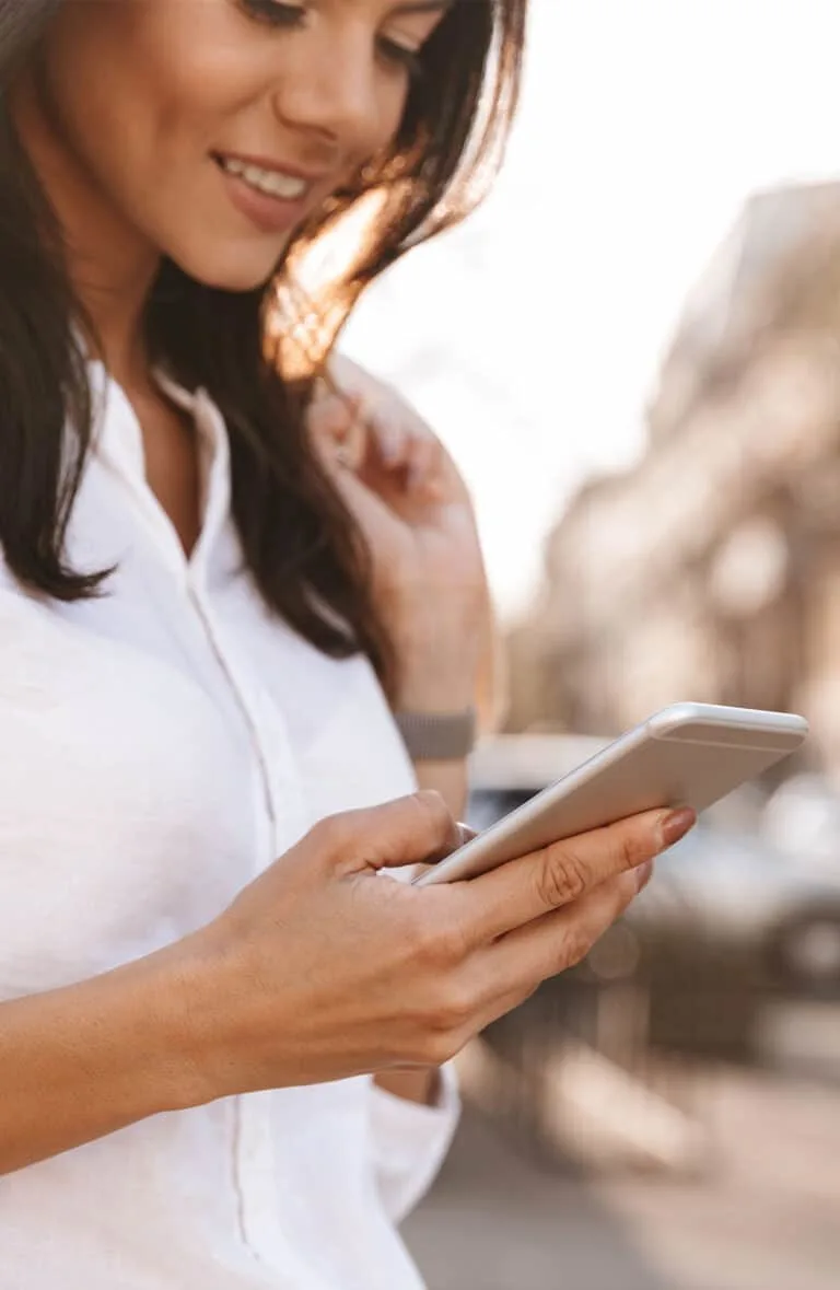 Is your smart phone filled with clutter, have no storage space left, and is running super slow? Give your digital space a spring clean by decluttering your phone in these 5 easy steps (I promise it's a lot easier than you think).